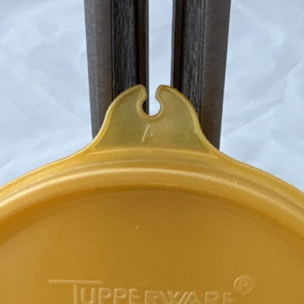 Vintage Tupperware Lid Seal 229‎ Gold Replacement C tab